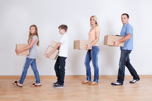 Packing and transport support for household items in Barnes